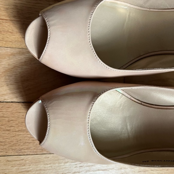 Stuart Weitzman nude patent wedge - Picture 5 of 11